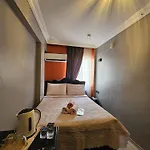 Hotel Aras & Center Location