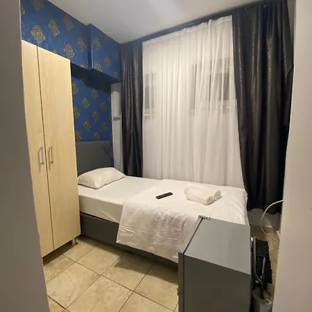 Hotel Aras & Center Location