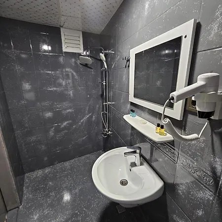 Hotel Aras & Center Location 3*