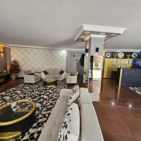 Aras & Center Location Hotel