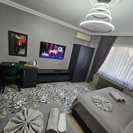 Hotel Aras & Center Location