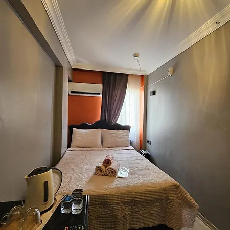 Hotel Aras & Center Location