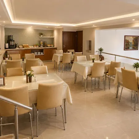 Aras & Center Location 호텔 3*