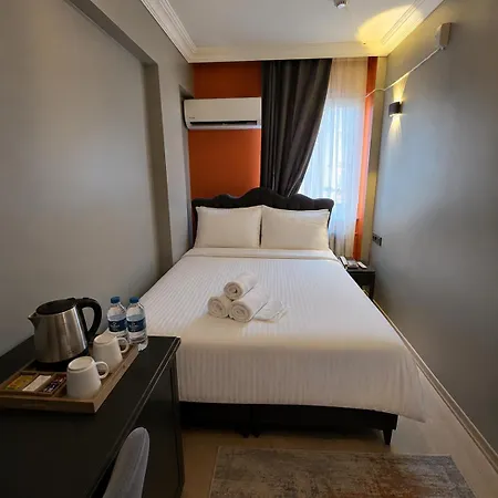 호텔 Aras & Center Location 초를루