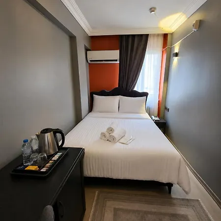 호텔 Aras & Center Location 초를루