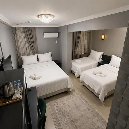 호텔 Aras & Center Location 초를루